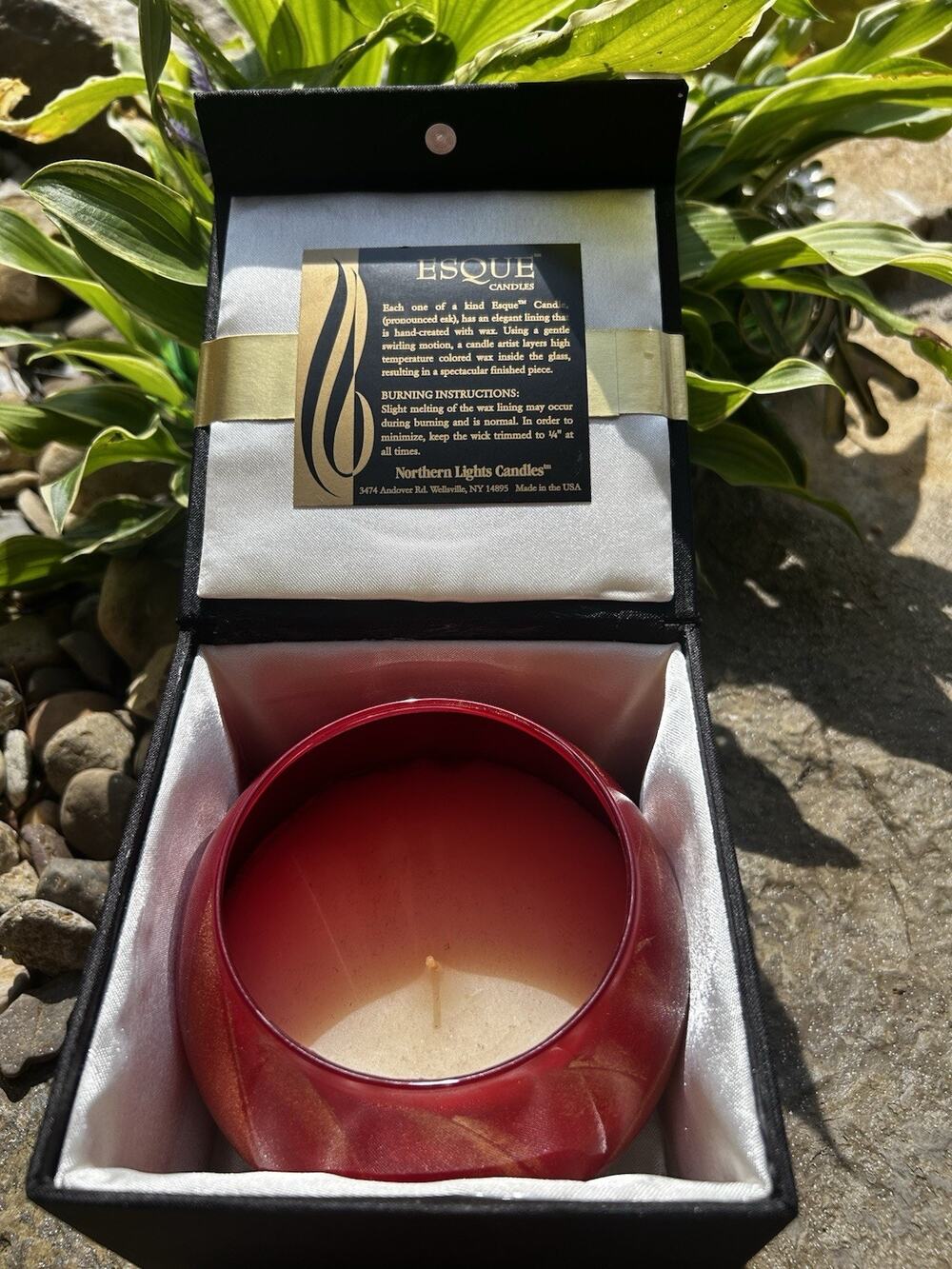 ESQUE Northern Lights CRANBERRY candle in BOX GLASS globe MISTERIA new In BOX